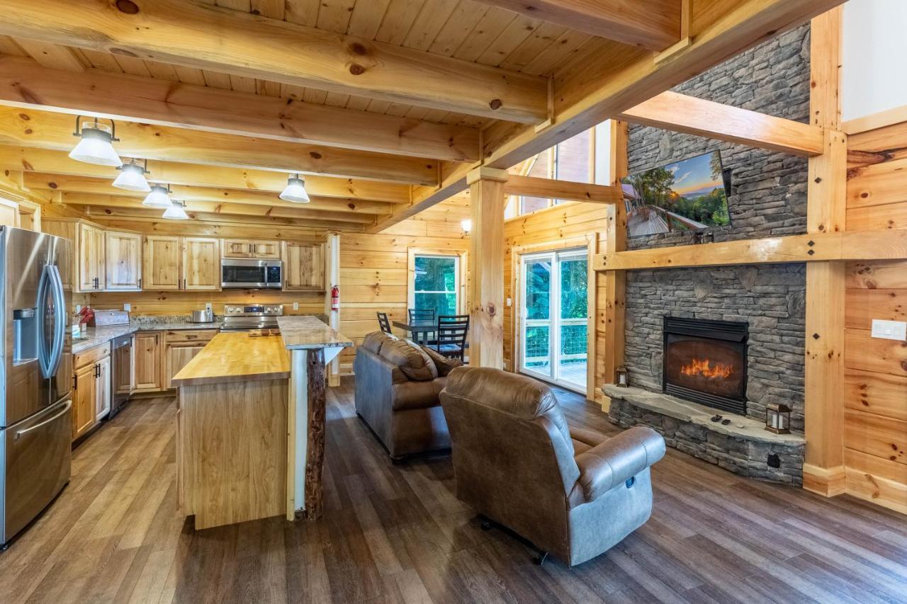 Stunning 2Br Cabin With Mountain Views Waynesville Exterior foto