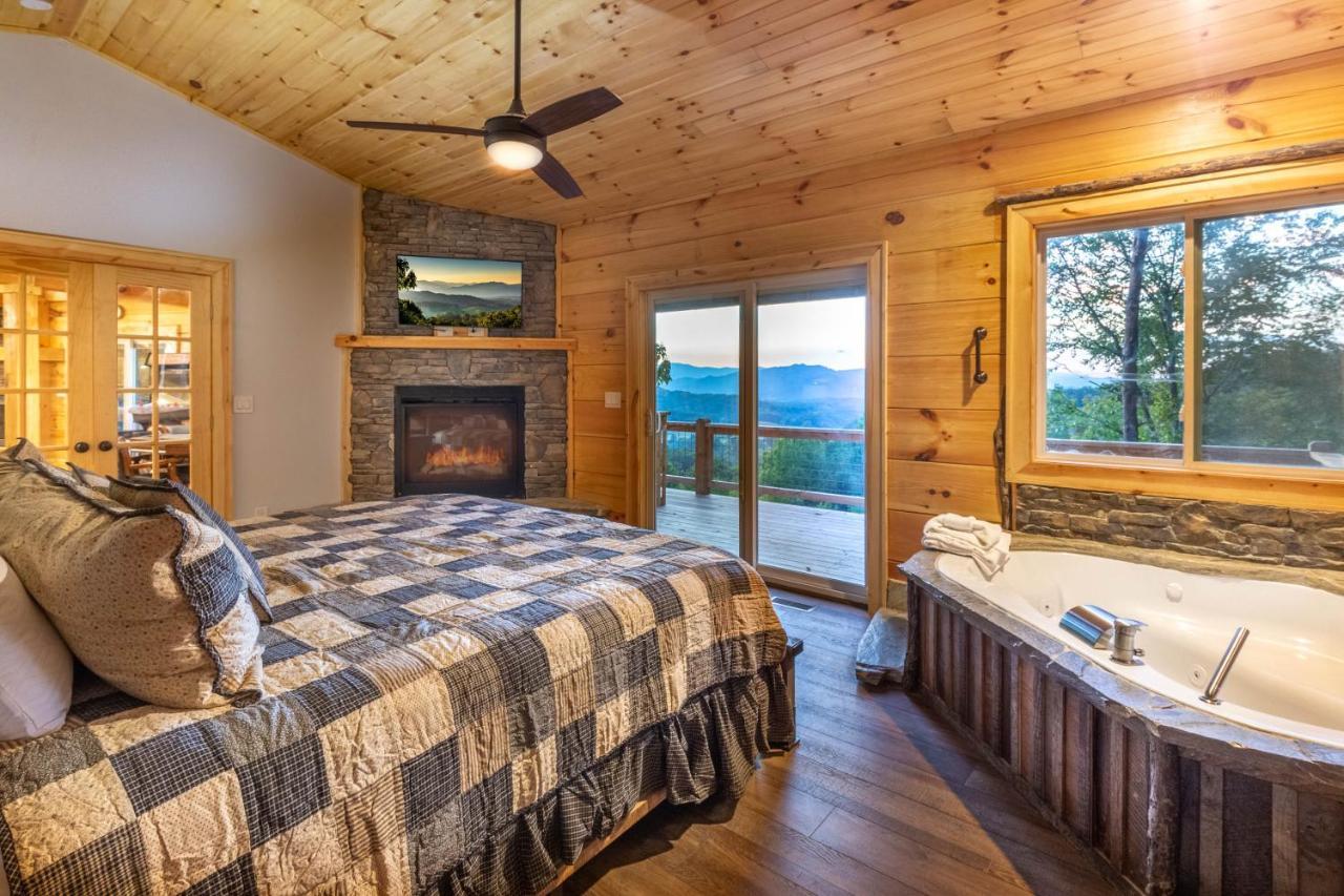 Stunning 2Br Cabin With Mountain Views Waynesville Exterior foto